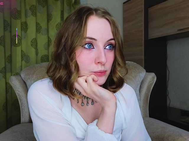 Adelina-Cowell Live-Cam auf BongaCams