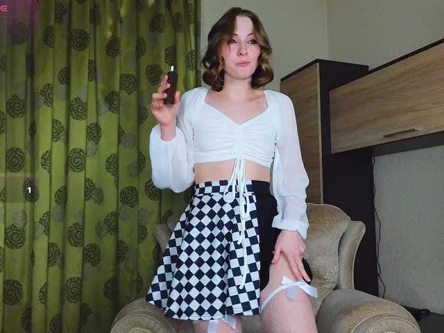 Adelina-Cowell live cam on BongaCams