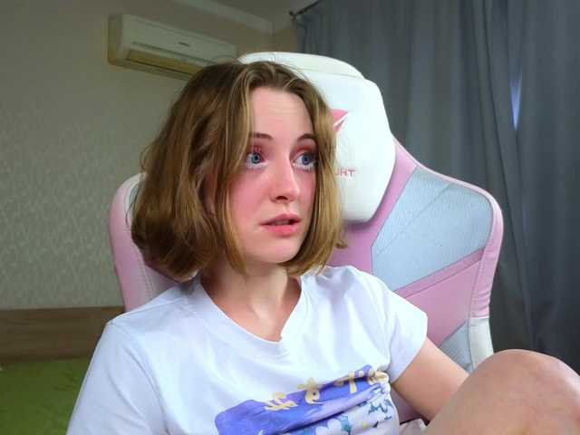 Adelina-Cowell's BongaCams show and profile