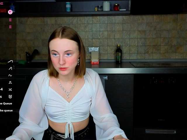 Adelina-Cowell live cam on BongaCams