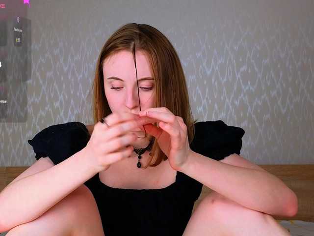 Adelina-Cowell live cam on BongaCams