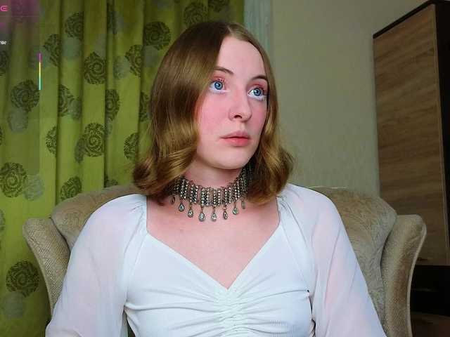 Adelina-Cowell live webcam show