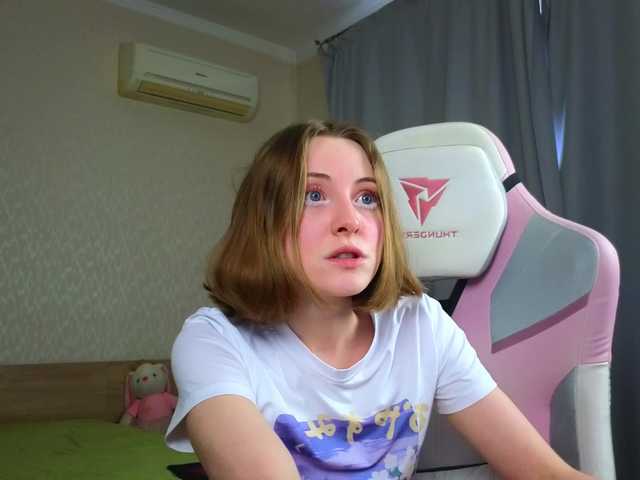 Adelina-Cowell's BongaCams show and profile