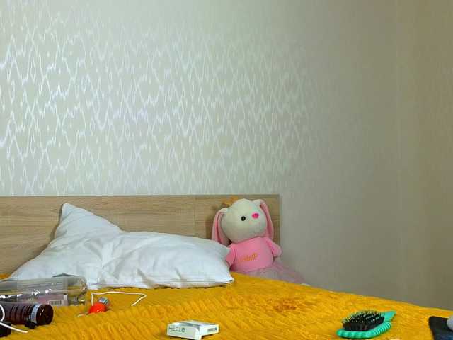 Adelina-Cowell's BongaCams show and profile