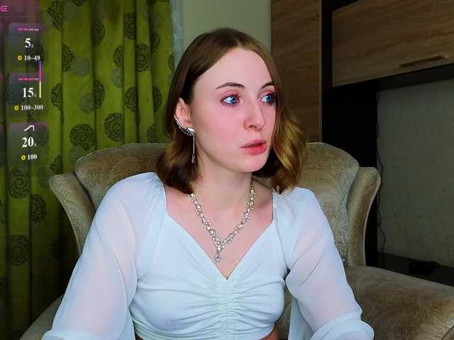 Adelina-Cowell live webcam show