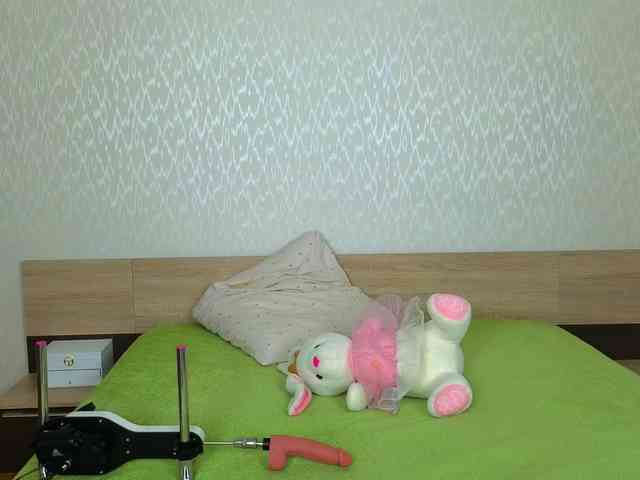 Adelina-Cowell webcam