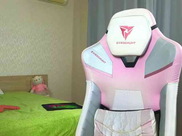 Adelina-Cowell webcam