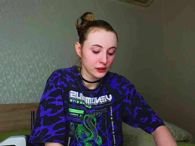 Adelina-Cowell webcam
