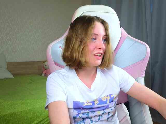 Adelina-Cowell webcam