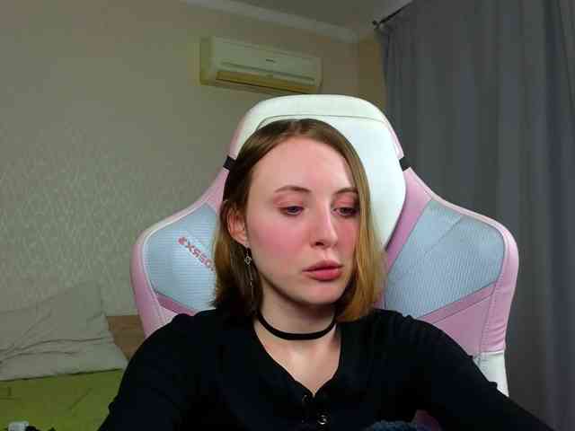 Adelina-Cowell webcam