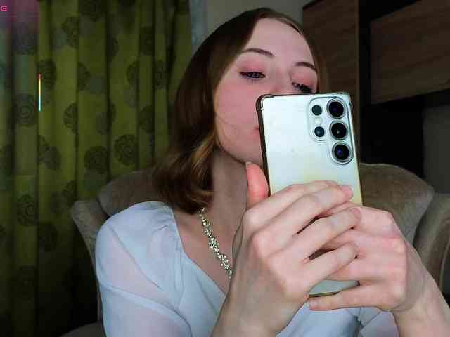 Adelina-Cowell webcam