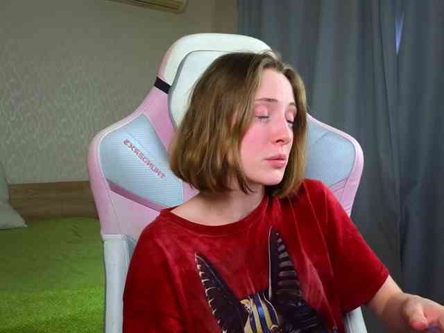 Adelina-Cowell webcam