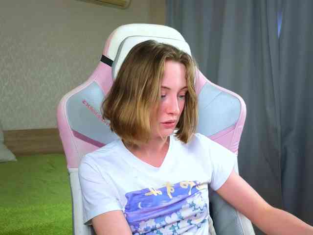 Adelina-Cowell webcam