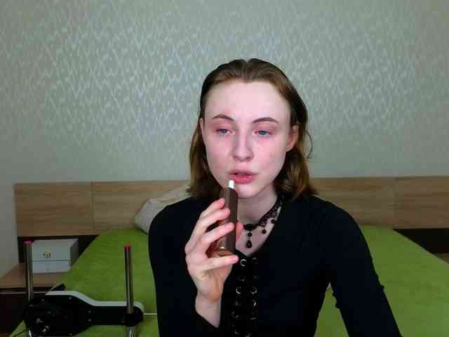 Adelina-Cowell webcam