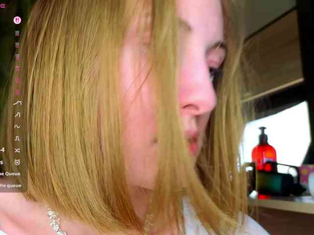 Adelina-Cowell webcam