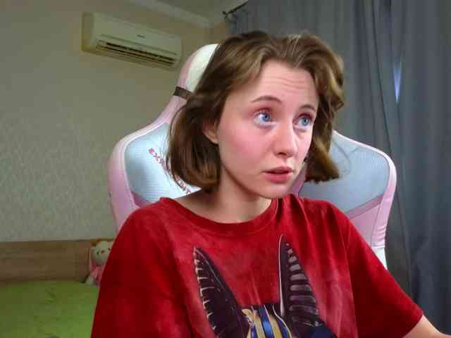 Adelina-Cowell webcam