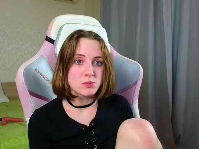 Adelina-Cowell webcam