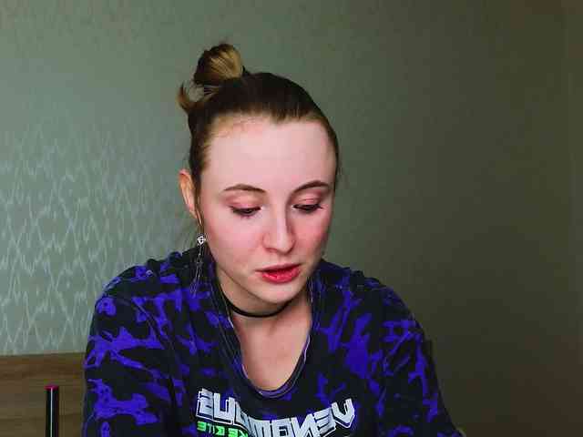 Adelina-Cowell webcam