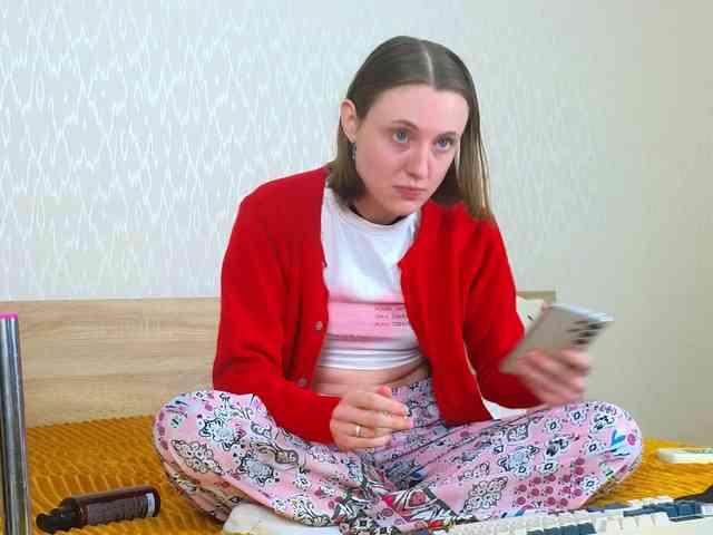 Adelina-Cowell webcam