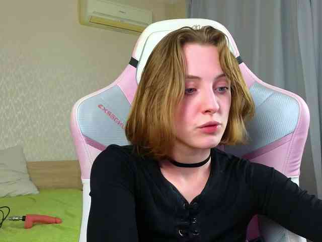 Adelina-Cowell webcam