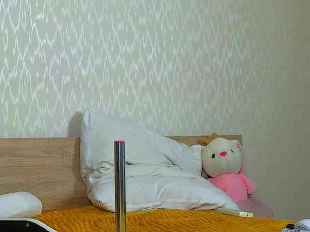 Adelina-Cowell webcam