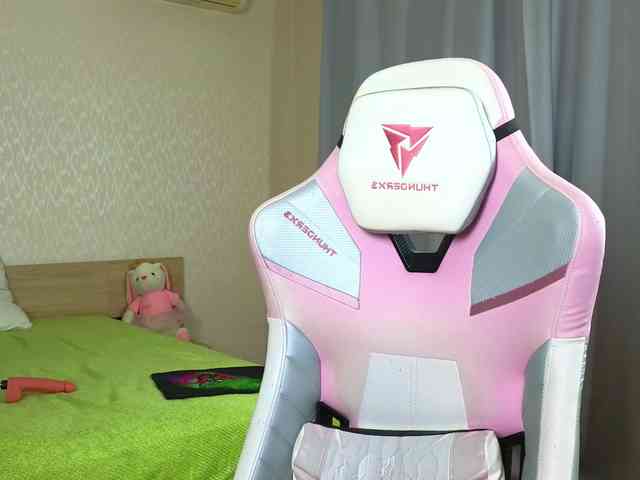 Adelina-Cowell webcam