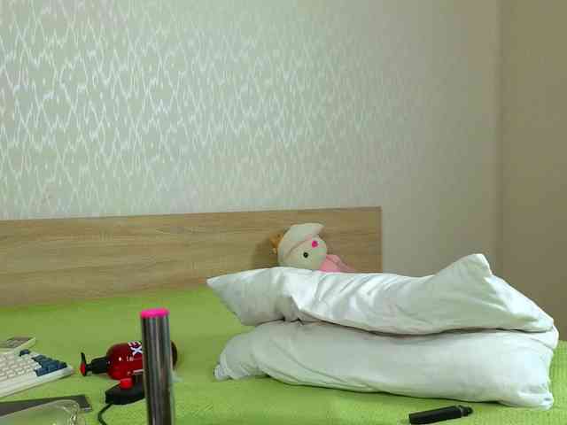 Adelina-Cowell webcam