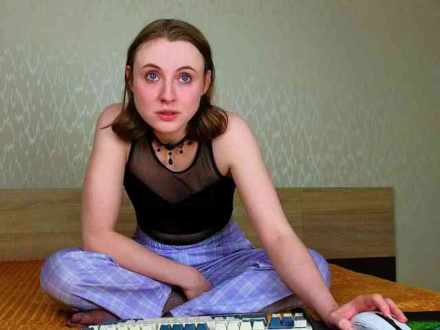 Adelina-Cowell webcam