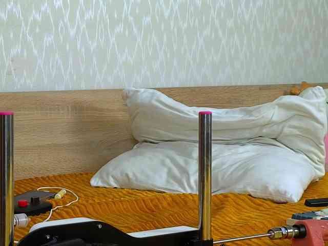 Adelina-Cowell webcam