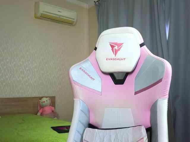 Adelina-Cowell webcam