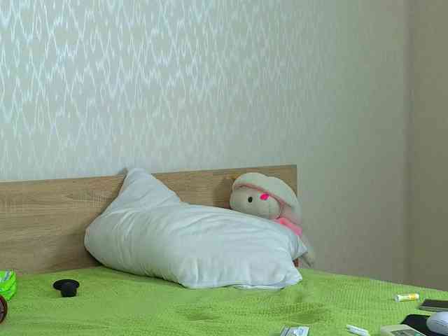 Adelina-Cowell webcam