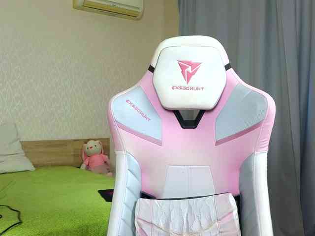 Adelina-Cowell webcam