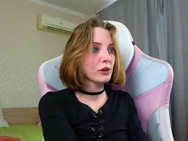 Adelina-Cowell webcam