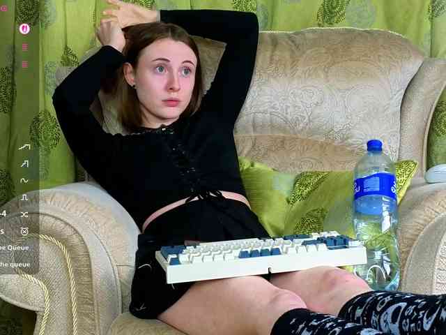 Adelina-Cowell webcam
