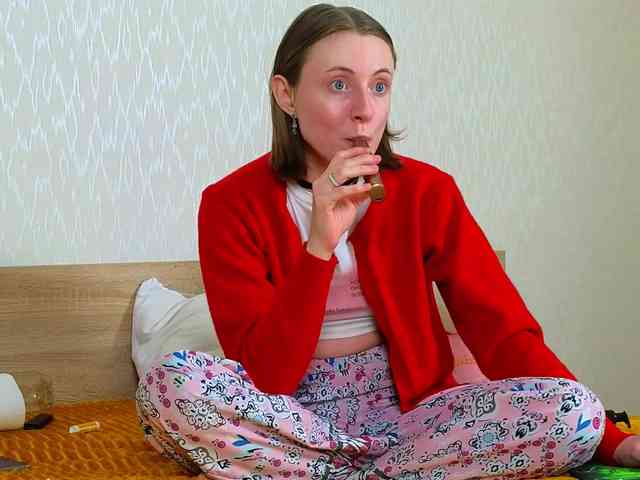 Adelina-Cowell webcam