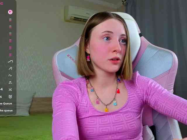 Adelina-Cowell webcam