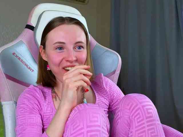 Adelina-Cowell webcam