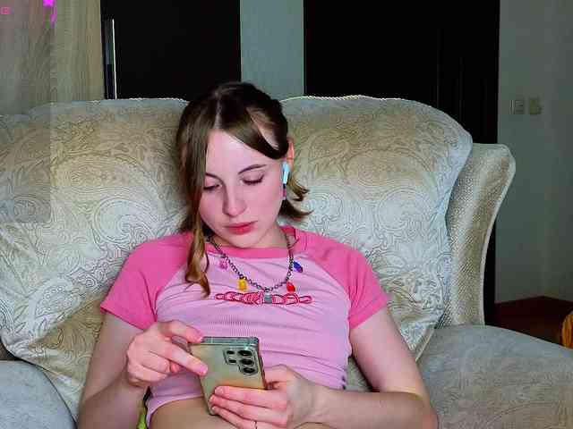 Adelina-Cowell webcam