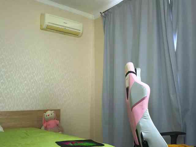 Adelina-Cowell webcam