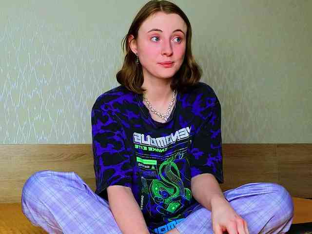 Adelina-Cowell webcam