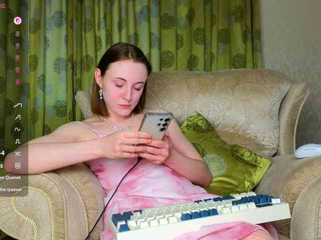 Adelina-Cowell webcam