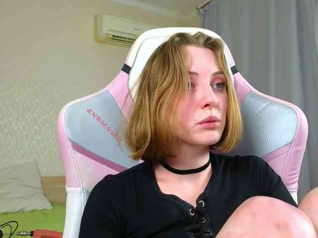 Adelina-Cowell webcam