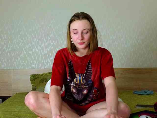 Adelina-Cowell webcam
