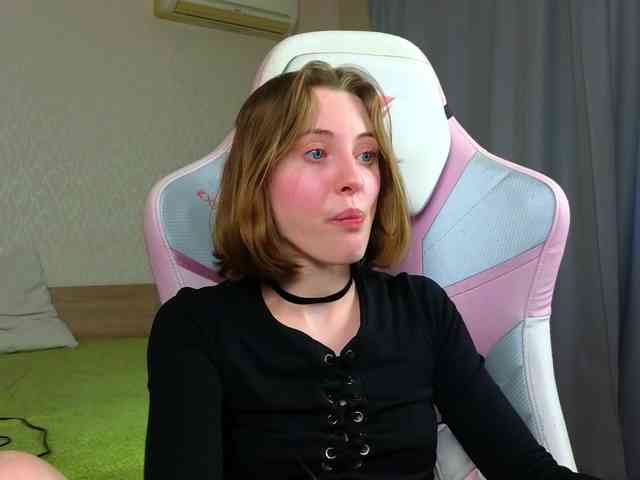 Adelina-Cowell webcam