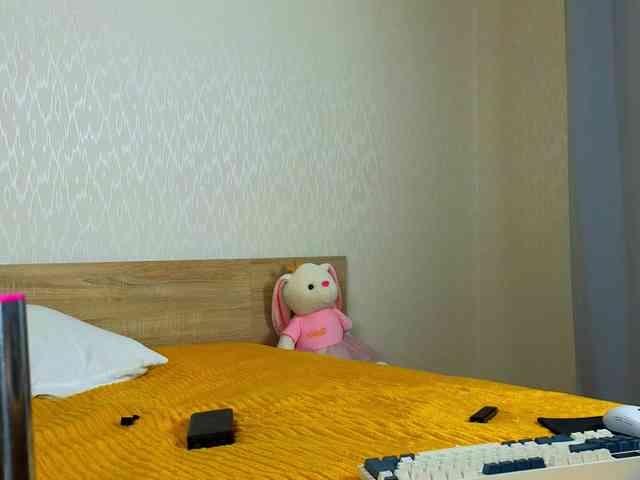 Adelina-Cowell webcam