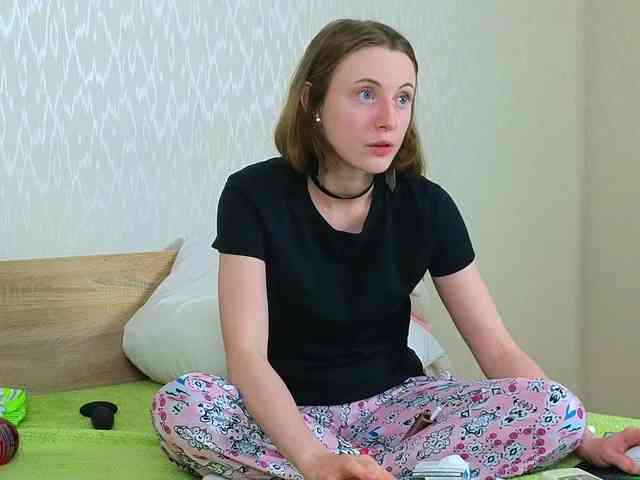 Adelina-Cowell webcam