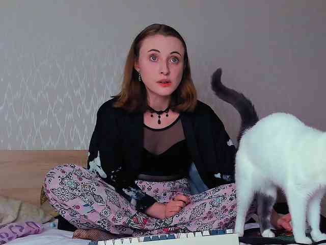 Adelina-Cowell webcam