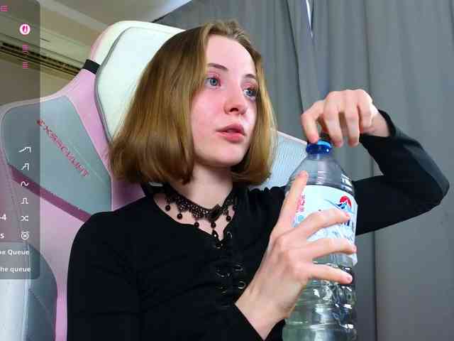 Adelina-Cowell webcam