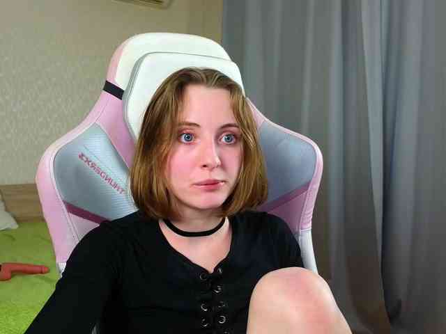 Adelina-Cowell webcam