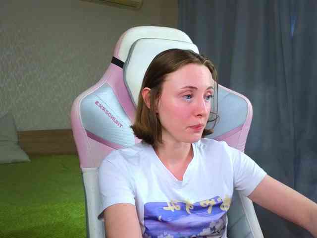 Adelina-Cowell webcam